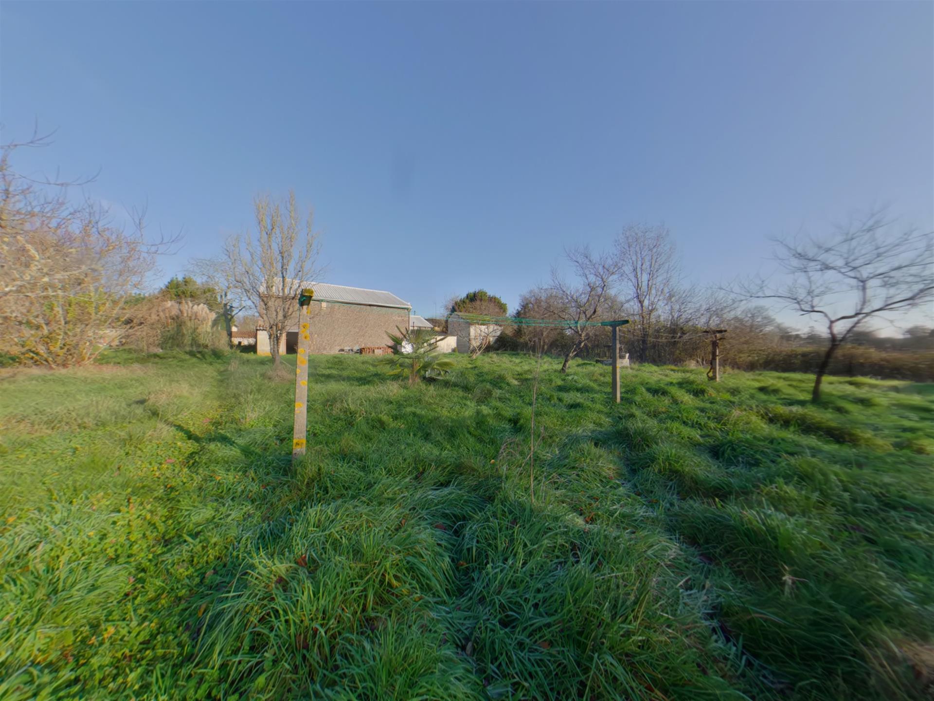 Maison avec gite  en bon état à Asnières sur Blour Sur Blour 86 avec dépendances et terrain