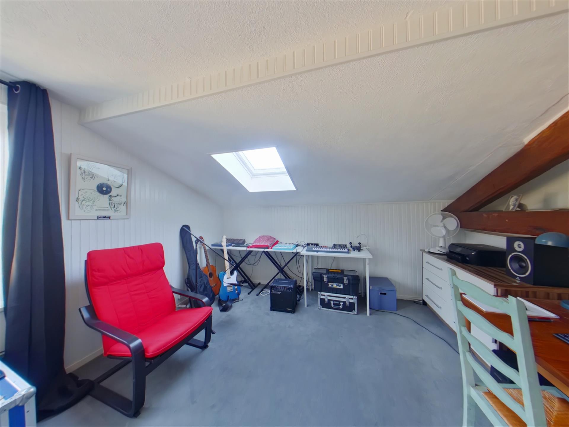 Maison avec gite  en bon état à Asnières sur Blour Sur Blour 86 avec dépendances et terrain