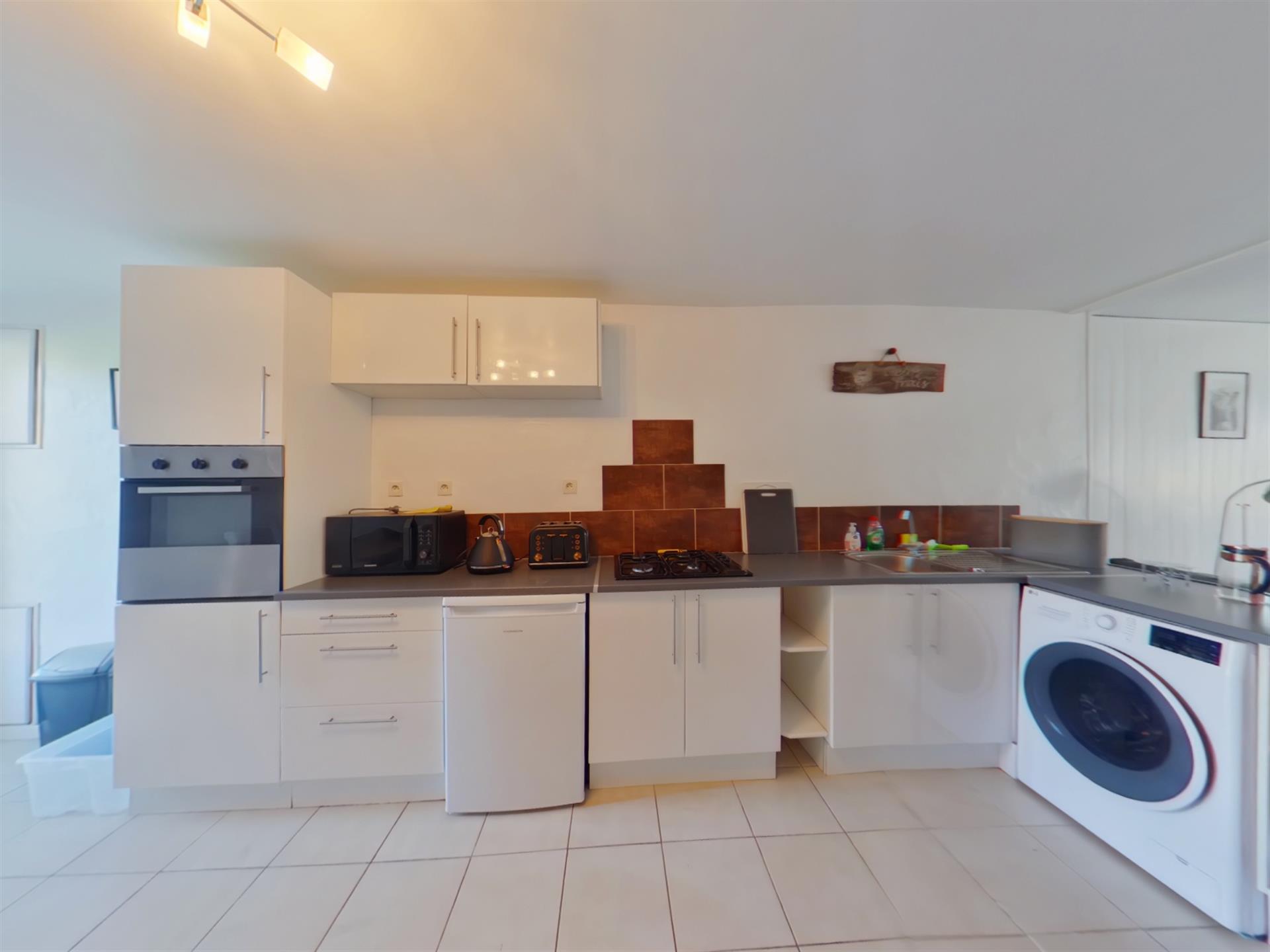 Maison avec gite  en bon état à Asnières sur Blour Sur Blour 86 avec dépendances et terrain