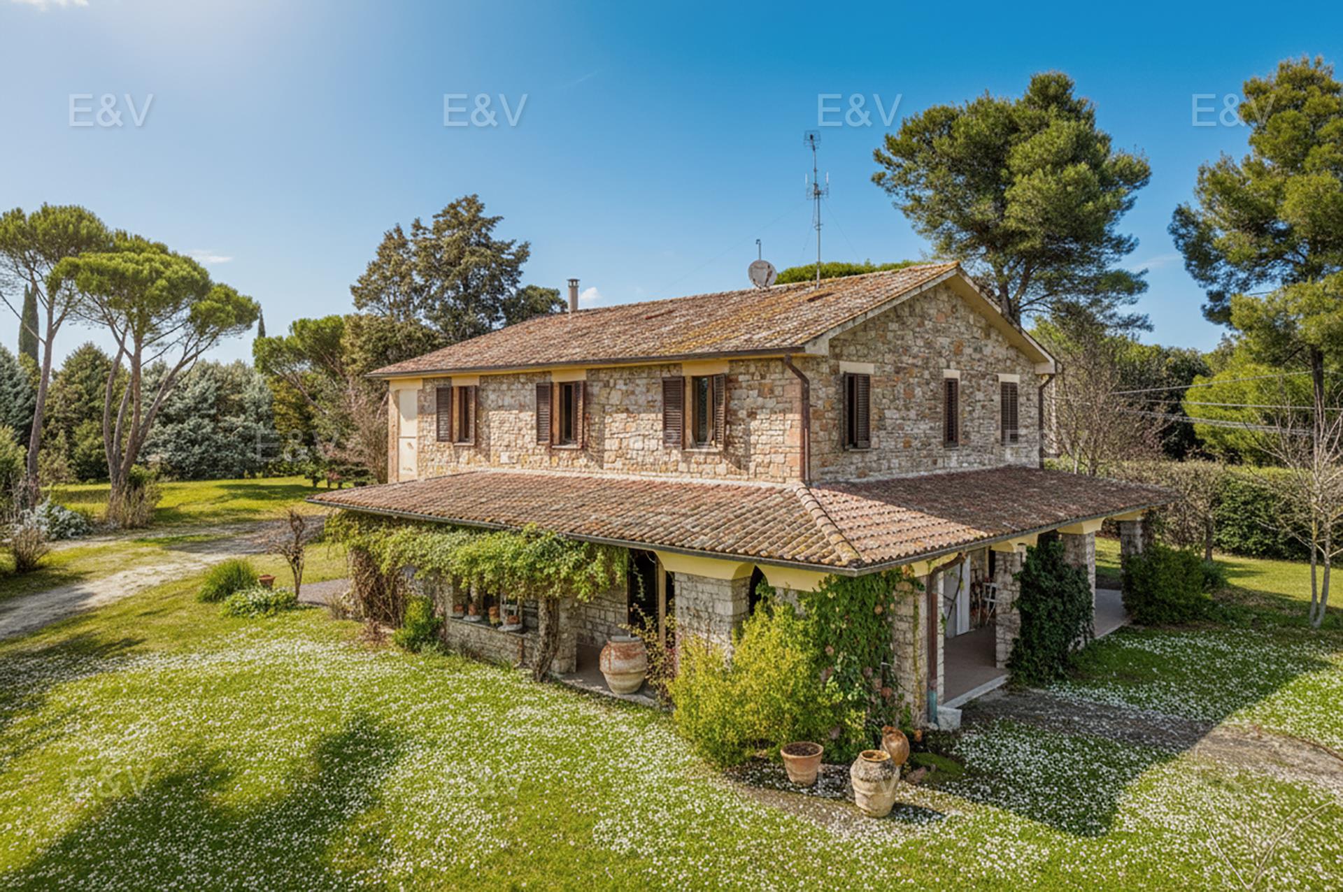 Kamenná vila s pozemkom