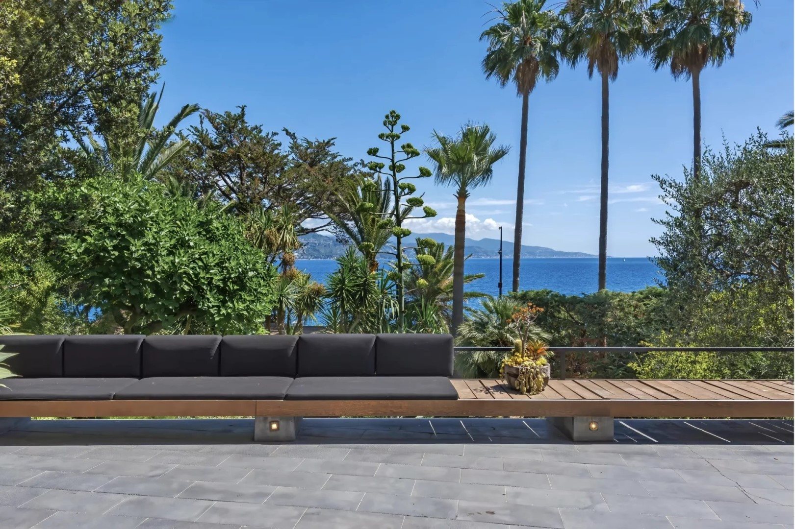 Maison à louer, 376m², Roquebrune-Cap-Martin