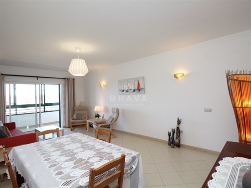 2 bedroom flat with 98m2 600m from the beach