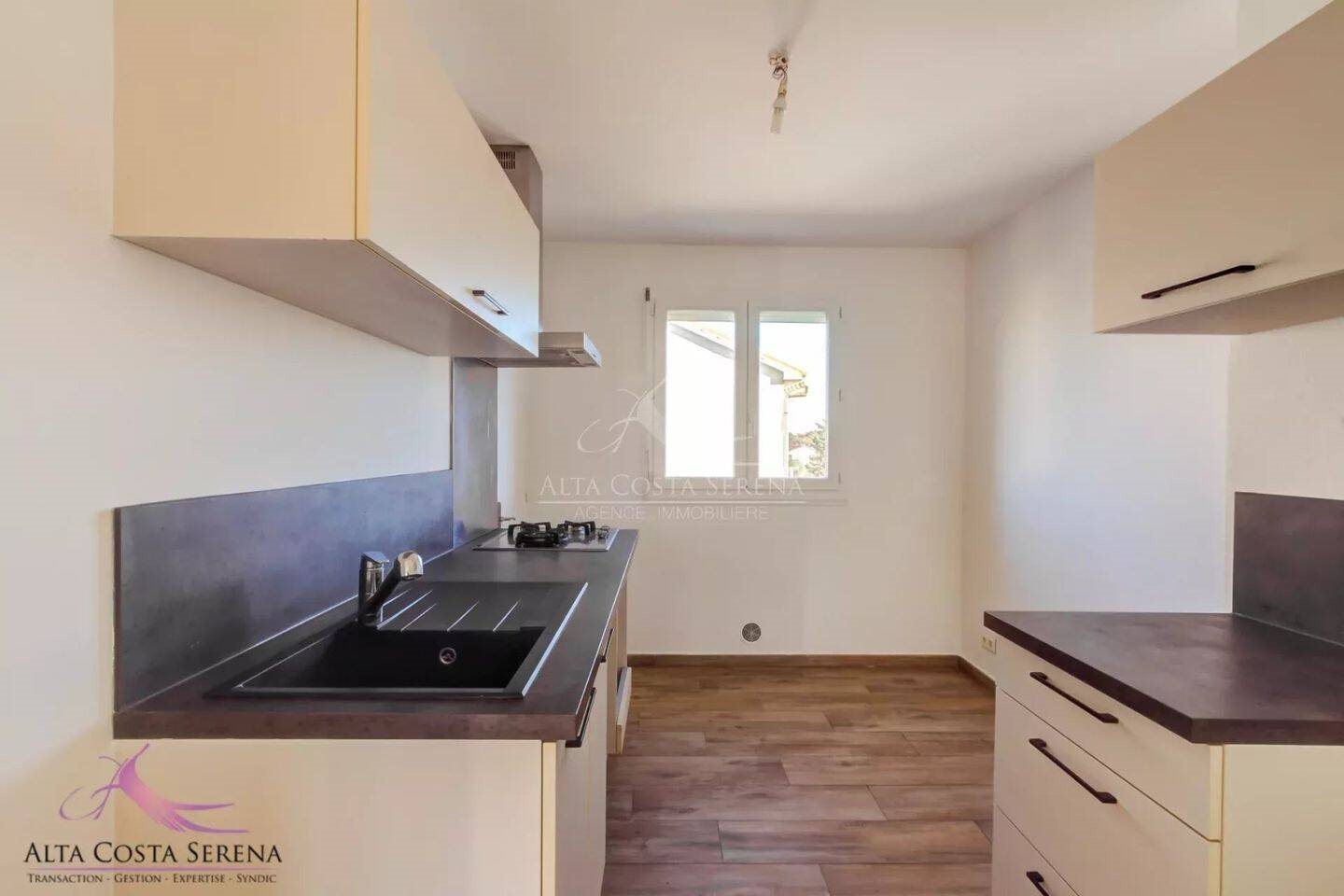 Appartement à louer, 69m², Ghisonaccia
