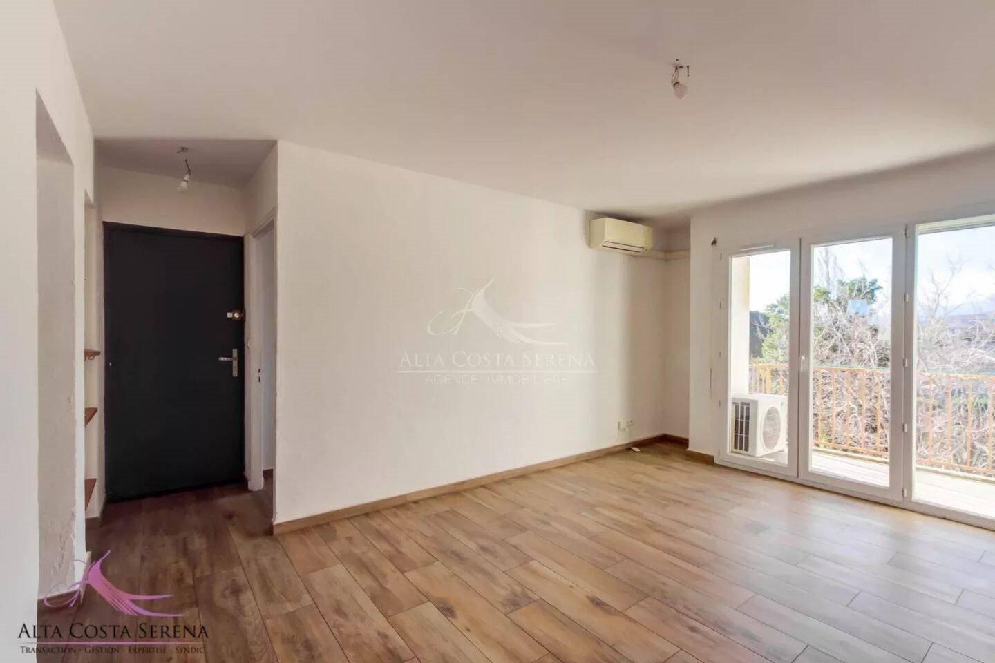 Appartement à louer, 69m², Ghisonaccia