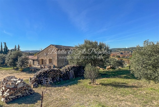 Provençal (farm)house