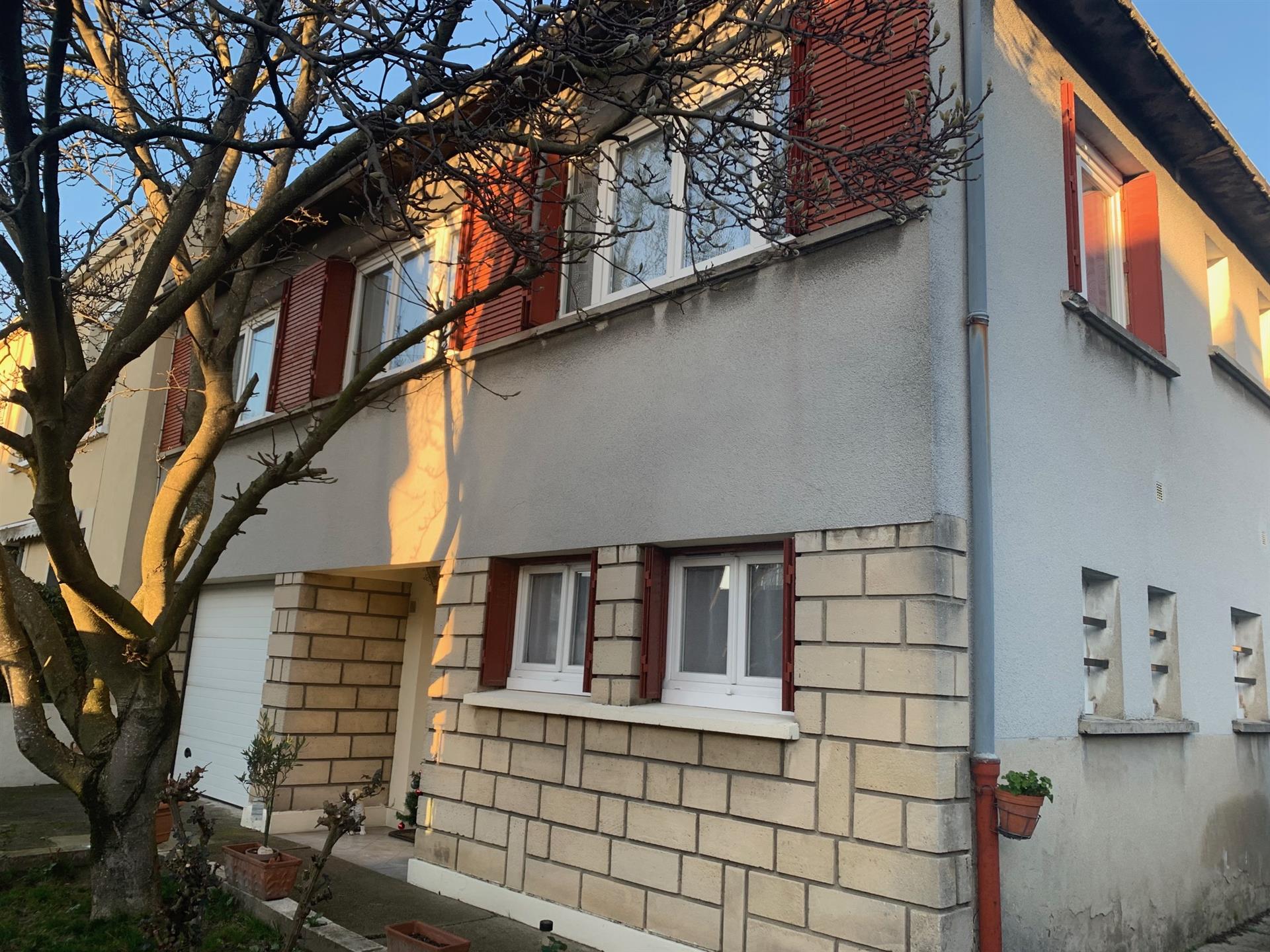 La maison et sa dépendance