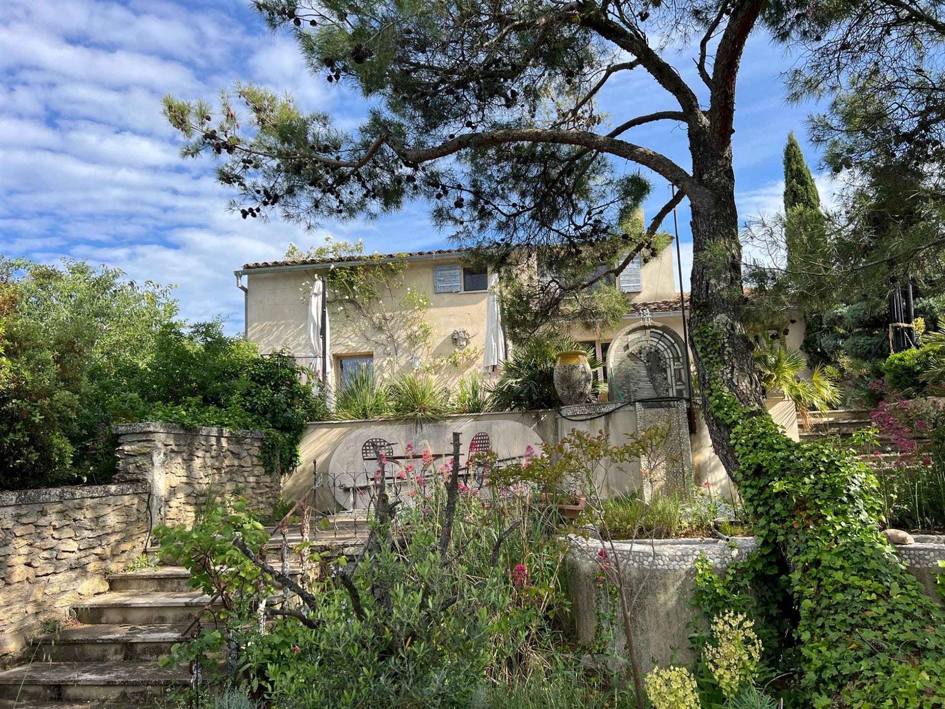 Village house for sale in Ménerbes with 2 house, un nice garden, a swimming pool , a garage, several