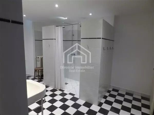 Maison à louer, 252m², Gex