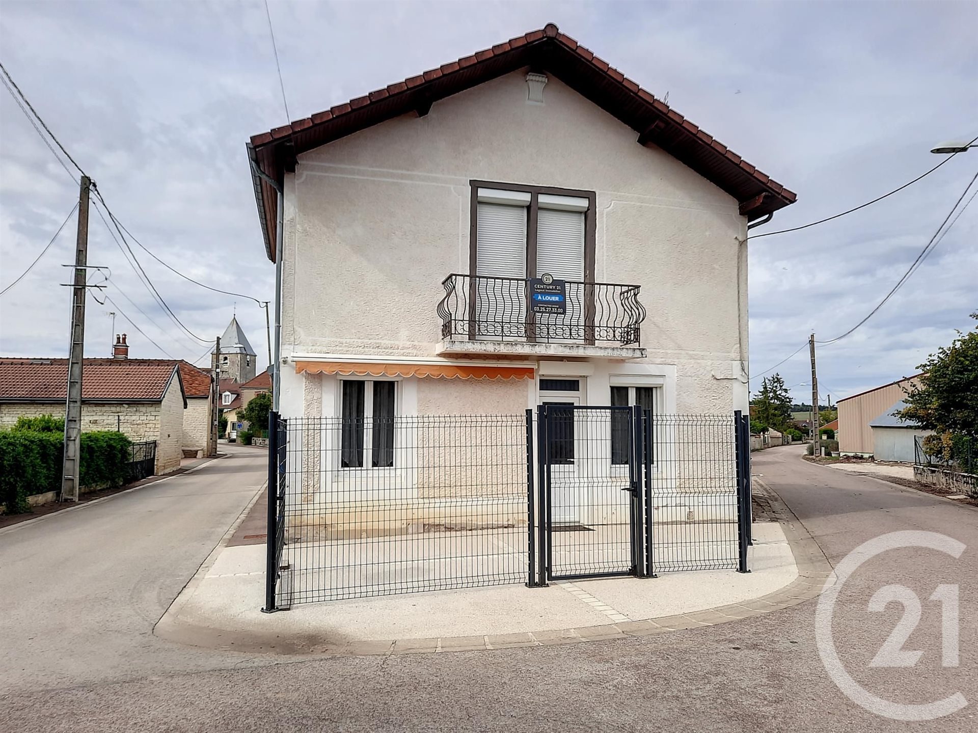 Maison à louer, 81m², Arconville