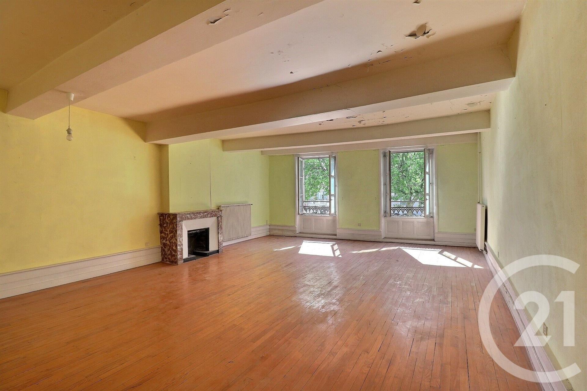 Appartement à vendre, 304m², Poncin