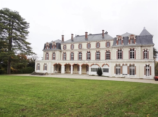 Château Fontainebleau 45 chambres 2850 m² sur 12.5ha