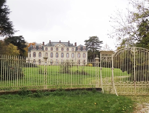 Château Fontainebleau 45 chambres 2850 m² sur 12.5ha