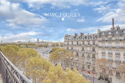 Paris 8 Pont de l'Alma : appartement luxe vue dégagée et balcon filant
