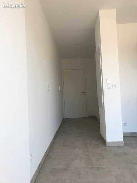 Appartement à louer, 24m², La Crau