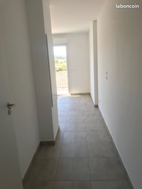 Appartement à louer, 24m², La Crau