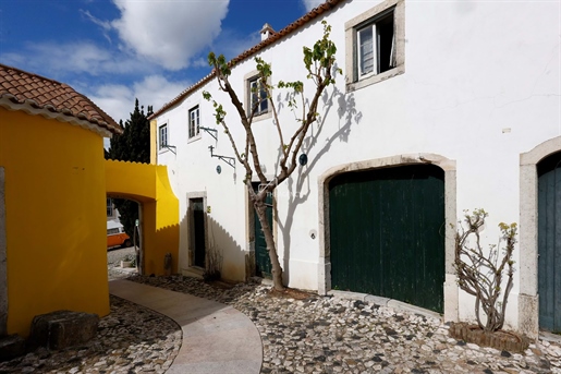 3 bedroom villa to renovate in the heart of Paço d'Arcos