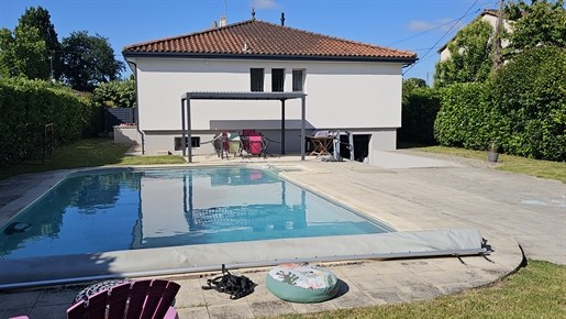 Maison bien isolée et très lumineuse, 4 chambres, garage, piscine et puits, à proximité du centre vi