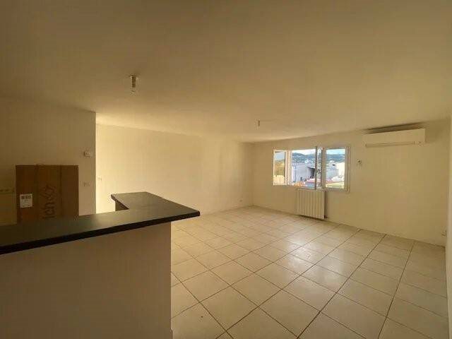 Appartement à louer, 87m², Saint-Julien-les-Rosiers