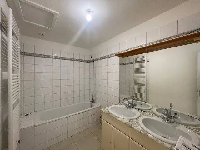 Appartement à louer, 87m², Saint-Julien-les-Rosiers