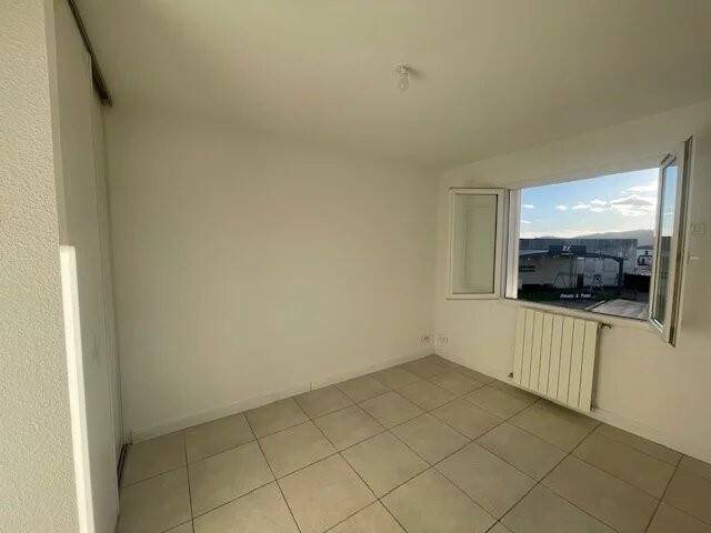 Appartement à louer, 87m², Saint-Julien-les-Rosiers