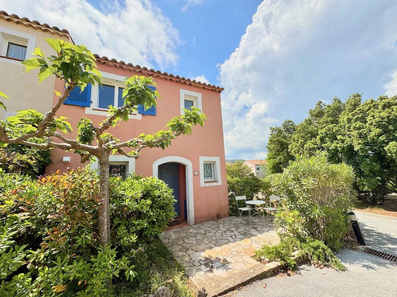 Roquebrune/S Argens, Villa in luxury domaine, with pool and tennis-courts