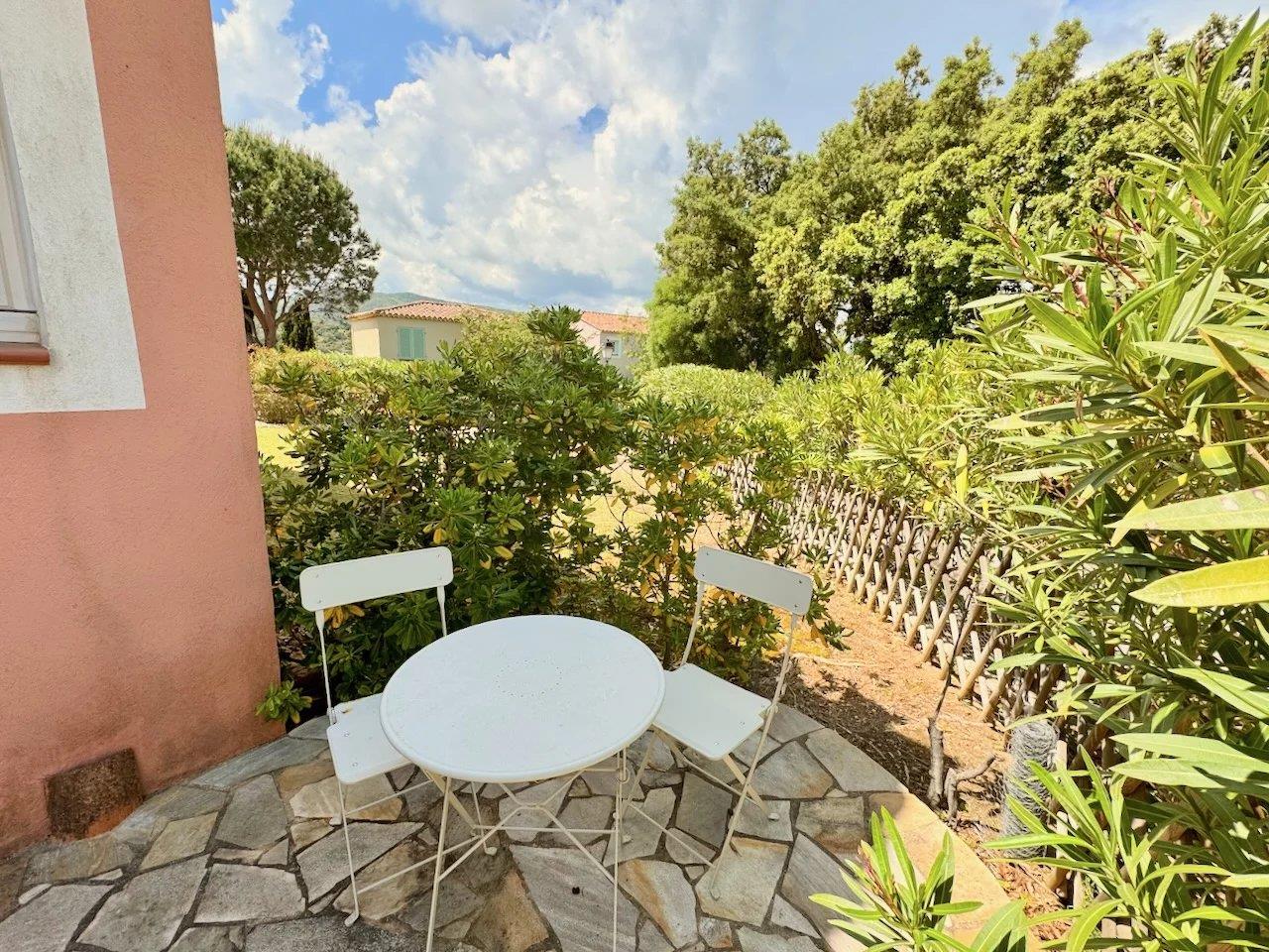 Roquebrune/S Argens, Villa in luxury domaine, with pool and tennis-courts