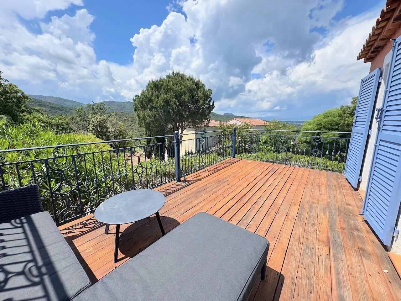 Roquebrune/S Argens, Villa in luxury domaine, with pool and tennis-courts