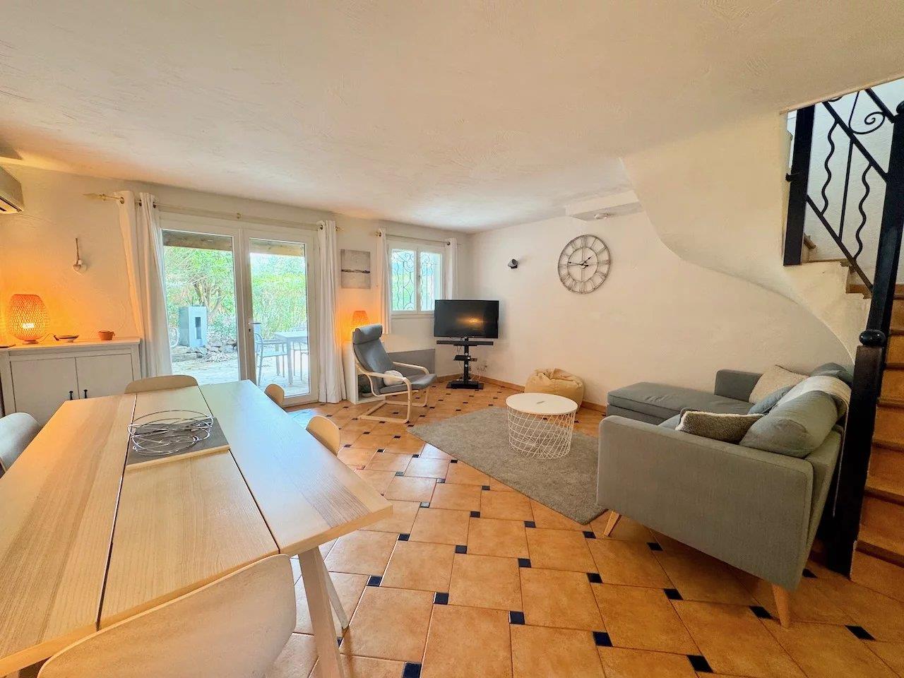 Roquebrune/S Argens, Villa in luxury domaine, with pool and tennis-courts