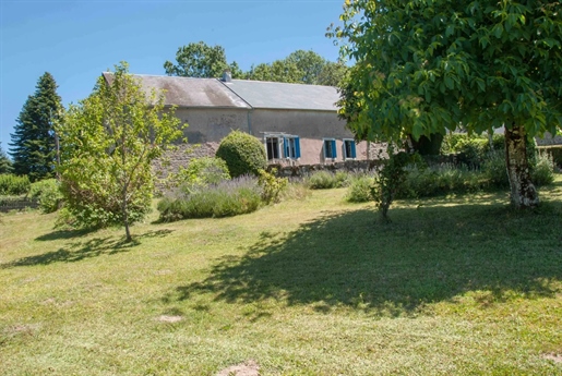 House to renovate with large barns in the Morvan