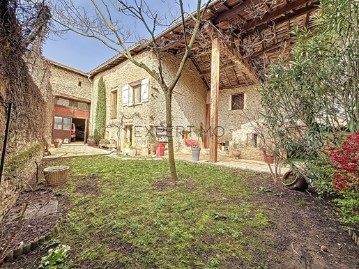Maison familiale P6 de 145 m2 avec jardin à Crèches-sur-Saône