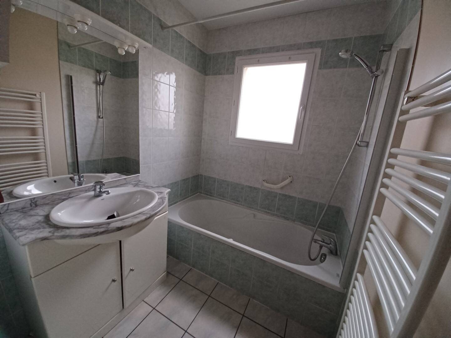 Maison à louer, 75m², Faye-l'Abbesse