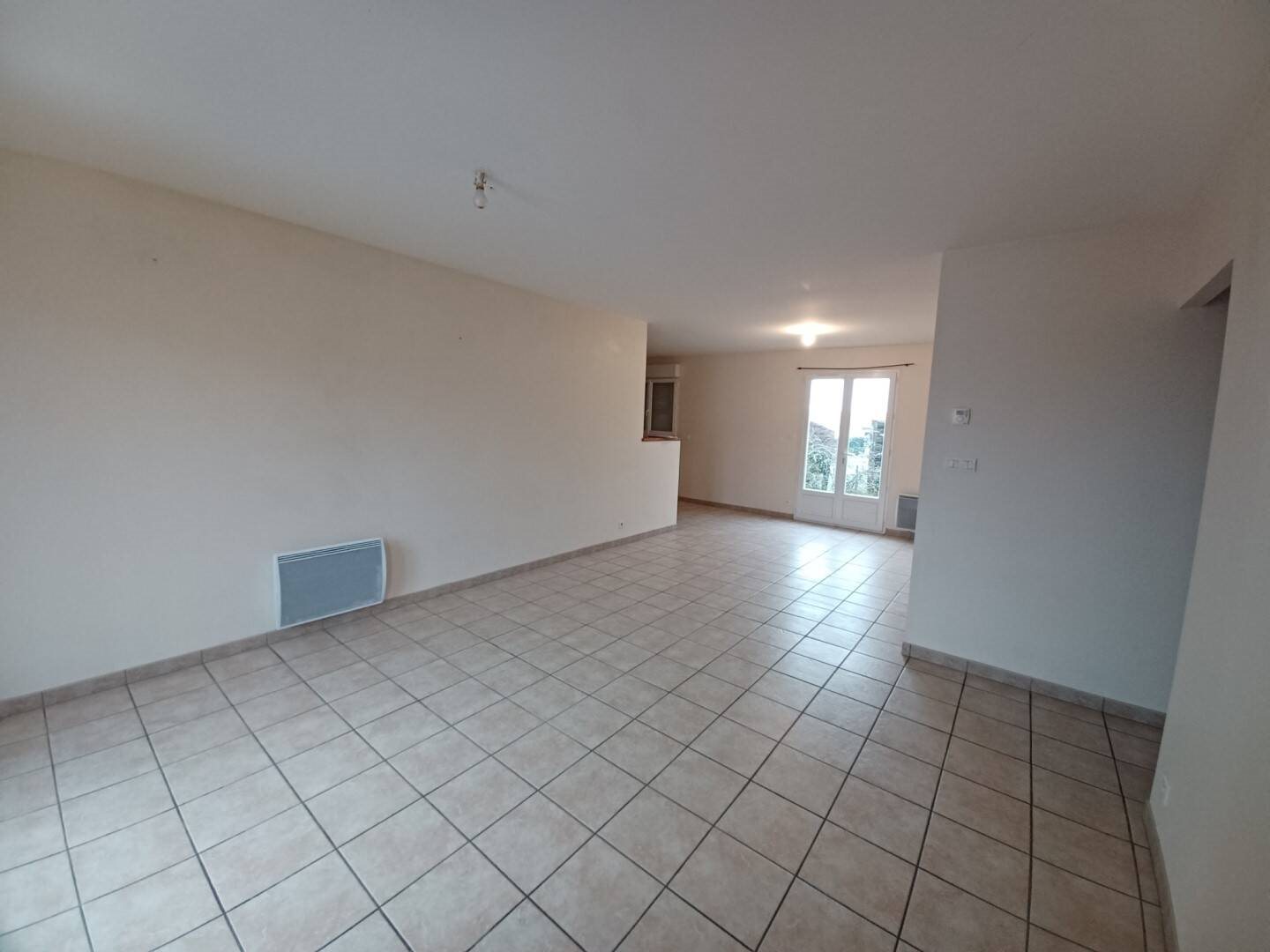 Maison à louer, 75m², Faye-l'Abbesse