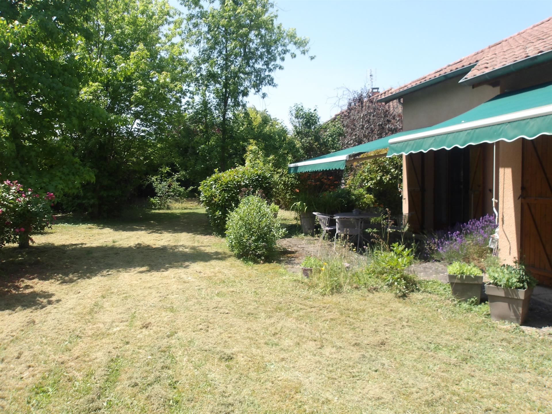 Superbe maison plain pied traditionnelle en impasse au calme Riorges centre