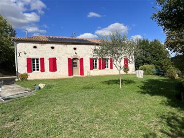 House, pool, gite, 14ha and equestrian facilities 47/82 boarders