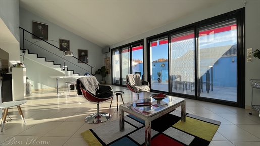 À Vendre appartement de type 5 de 144 m2 hab. Avec terrasse à Aigues-Mortes