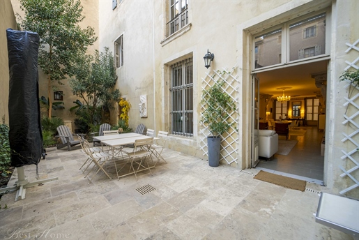 For Sale Nîmes near the famous Arena : prestigious apartment with outbuildings and garden in the hea