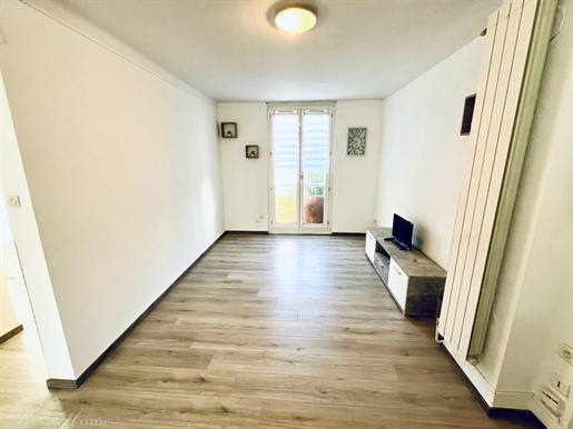 Exclusive Nimes near Gare and Arènes: charming P3 functional and bright sold furnished: Ideal Invest