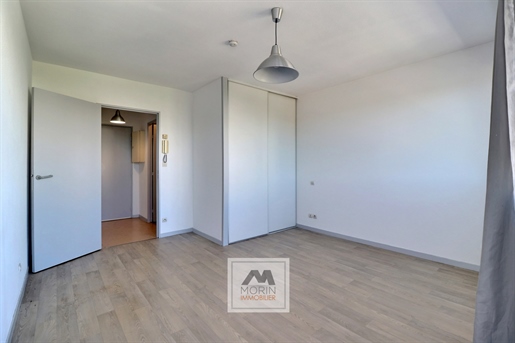 Talence near Swimming Pool and Faculties, for sale studio apartment of 22 m2 with parking and balcon