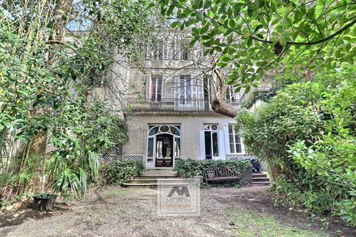Bordeaux center Saint-Genès district, for sale private mansion with 8 bedrooms and garden