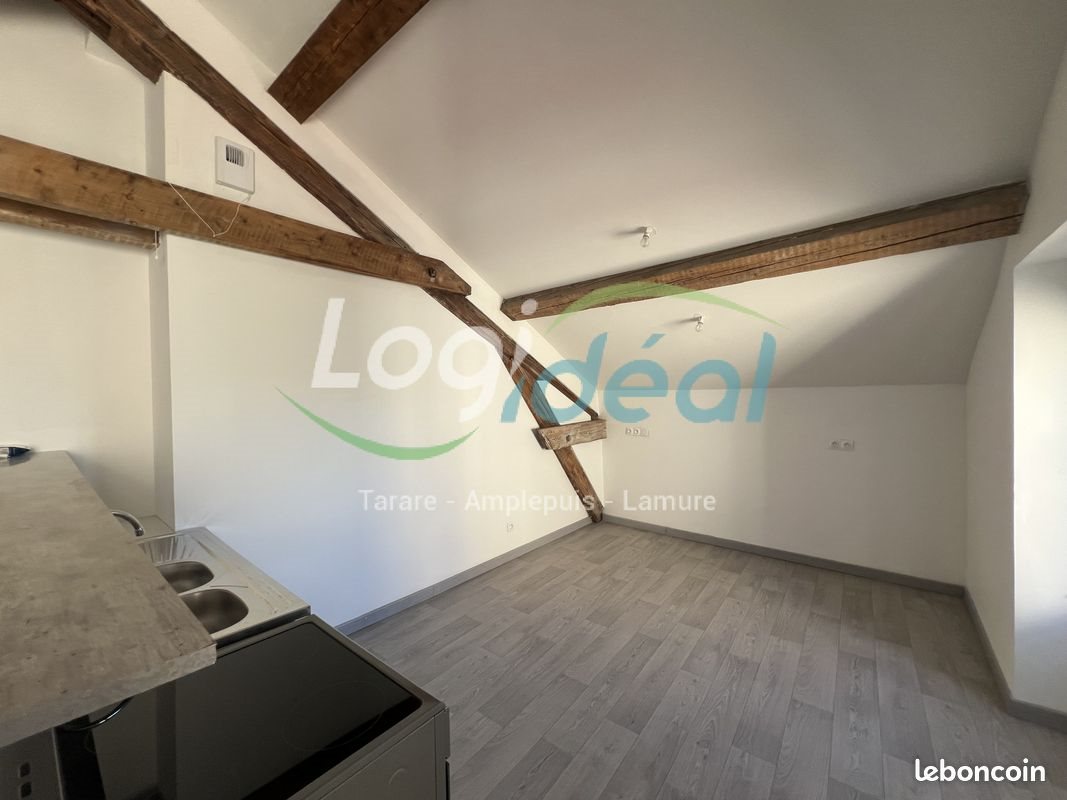 Appartement à louer, 79m², Thizy