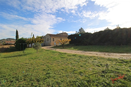 Ancienne ferme sur terrain d'1 hectare