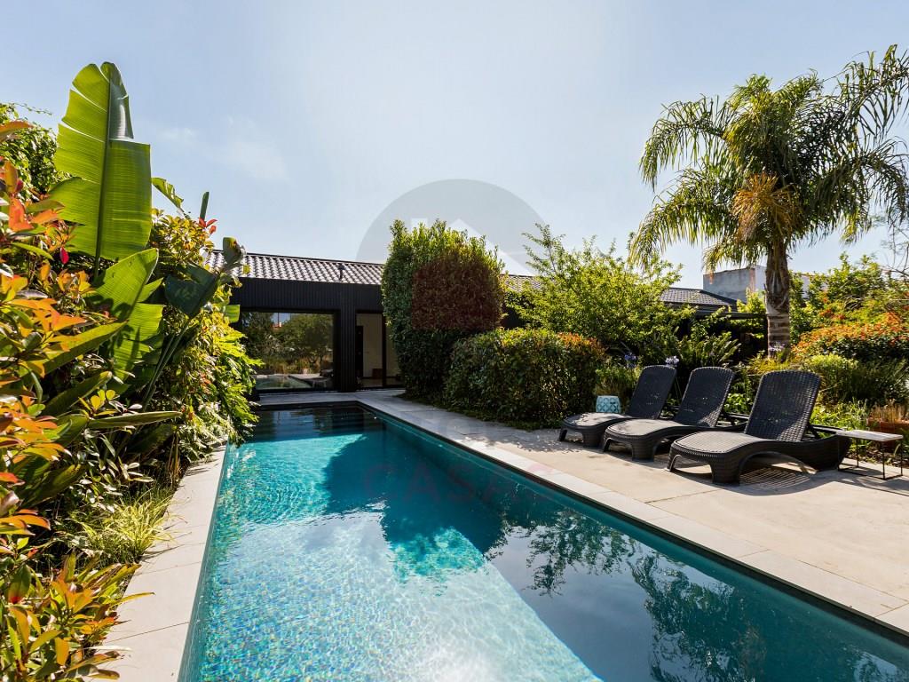 Exclusive Retreat with Private Pool and Garden on the Silver Coast