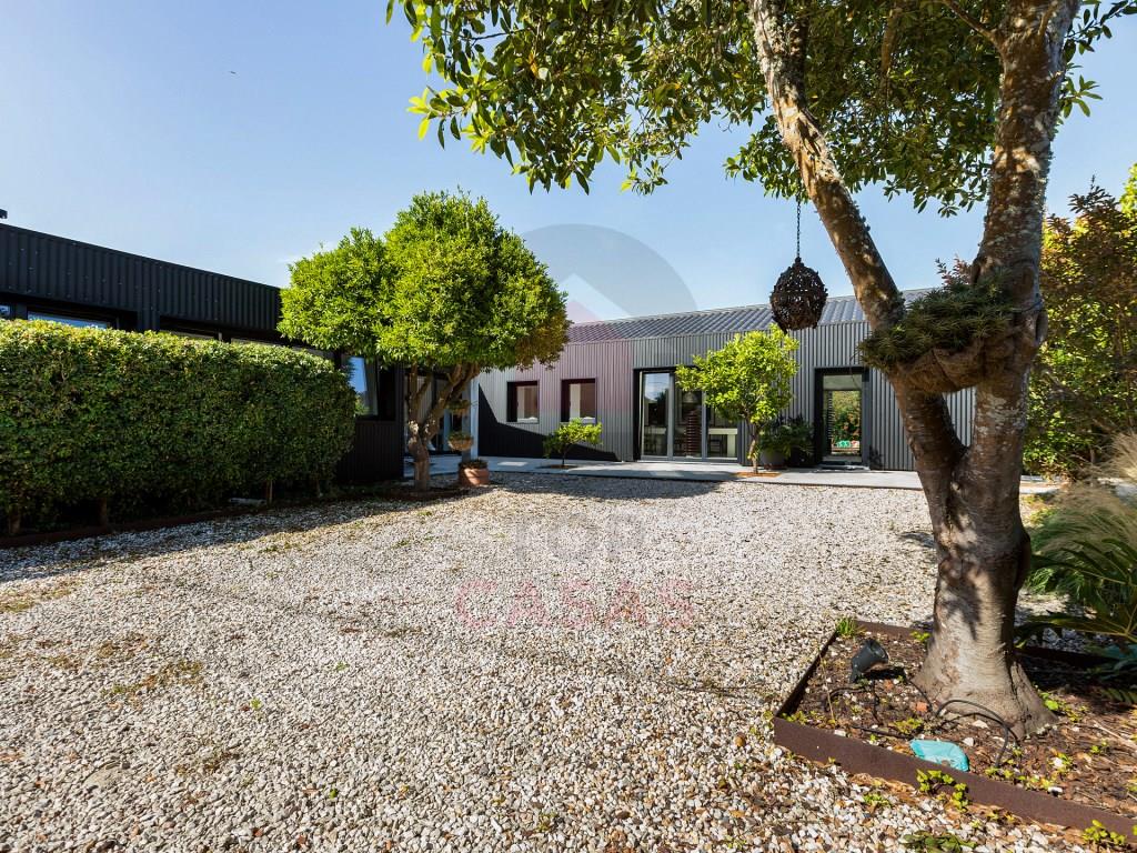 Exclusive Retreat with Private Pool and Garden on the Silver Coast