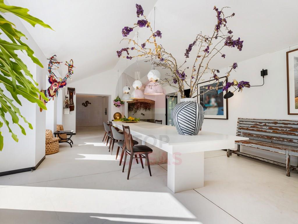 Exclusive Retreat with Private Pool and Garden on the Silver Coast
