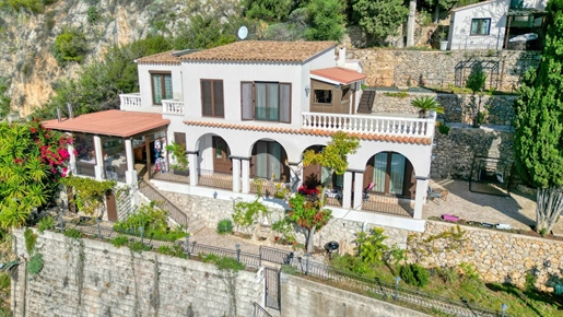 France | Roquebrune-Cap-Martin | 5 bedrooms | 2 bathrooms | 240 sqm | €3,950,000 | Ref: