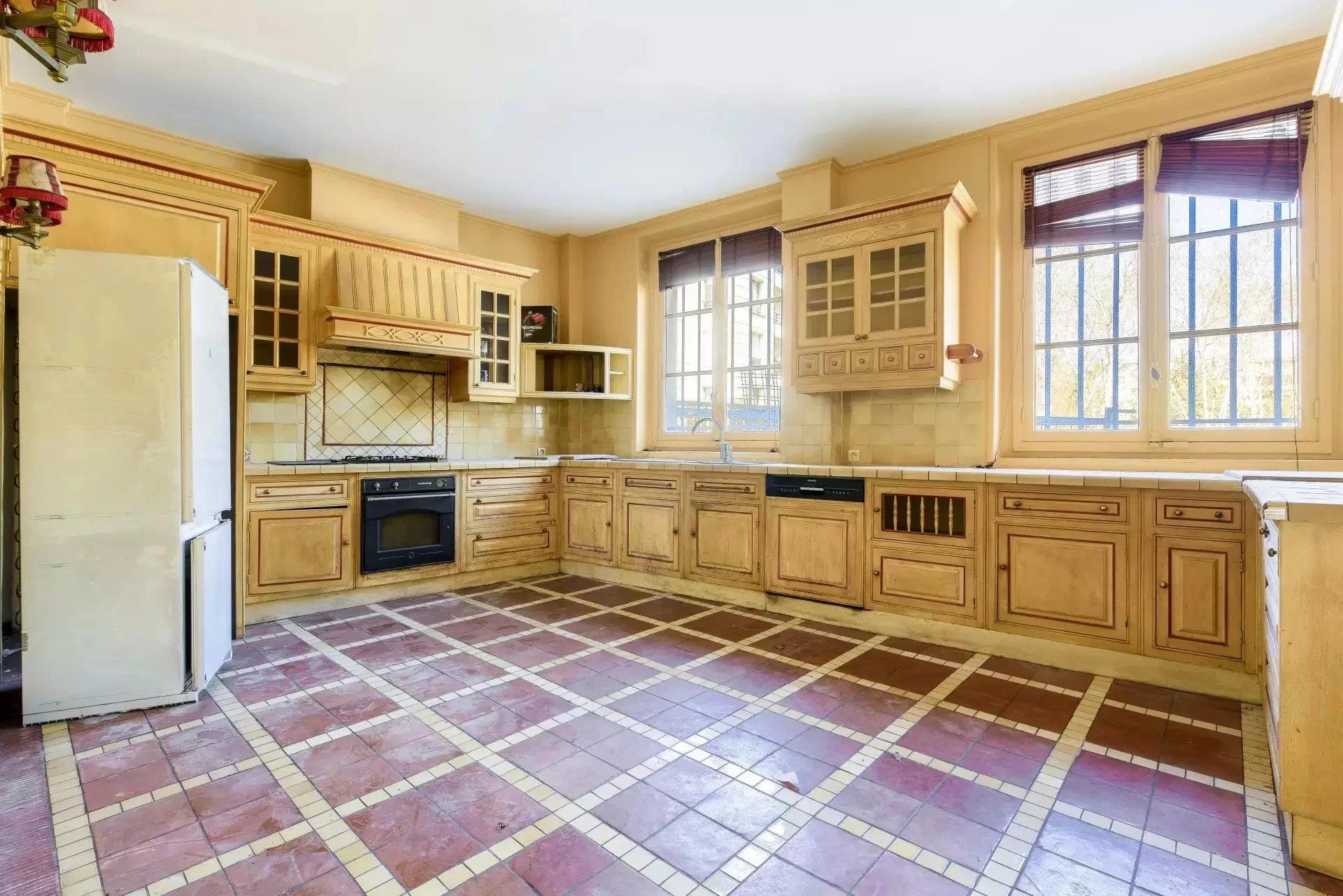France | Paris 16th | 6 Bedrooms | 7 Bathrooms | 471.92 sqm | €11,900,000 | Ref: