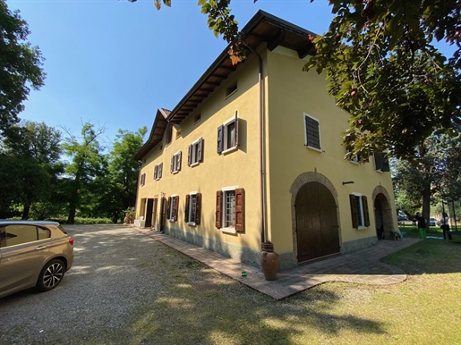 Italy | Casalgrande | 9 bedrooms | 4 bathroom | 850 sqm | €2,250,000 | Ref: