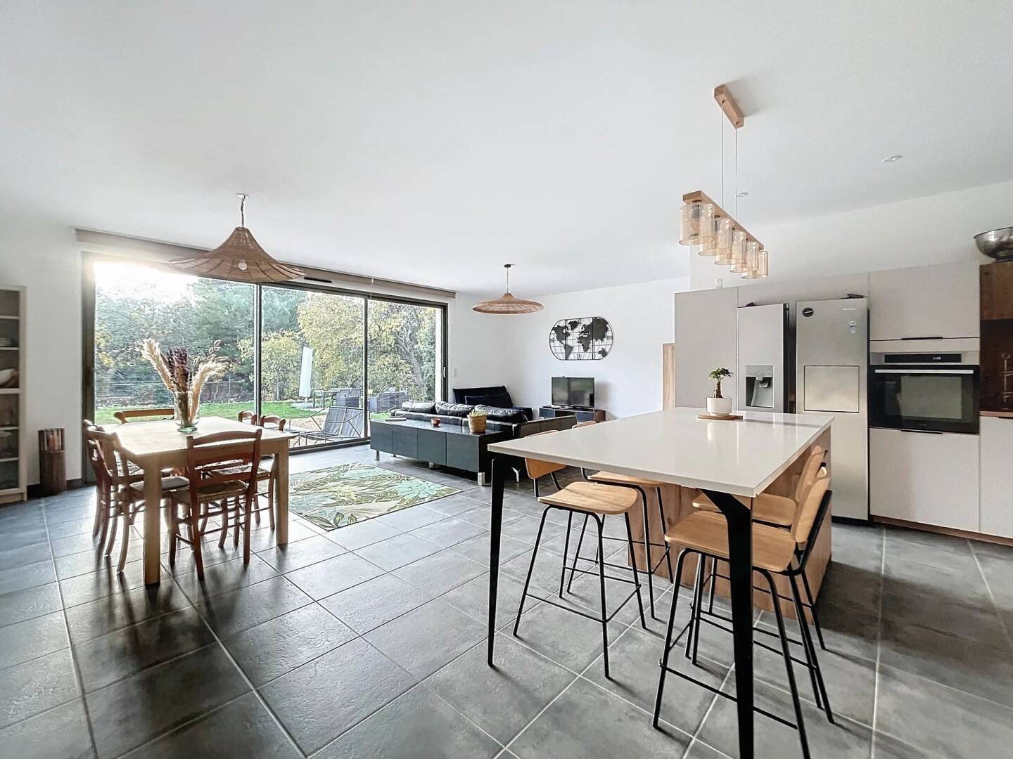 Maison à louer, 130m², La Roque-sur-Pernes