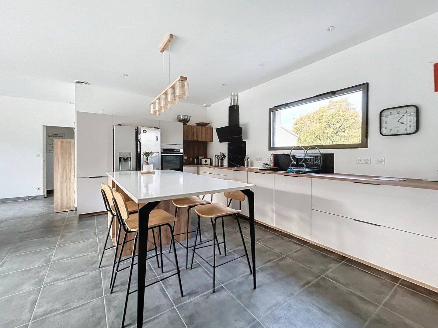 Maison à louer, 130m², La Roque-sur-Pernes